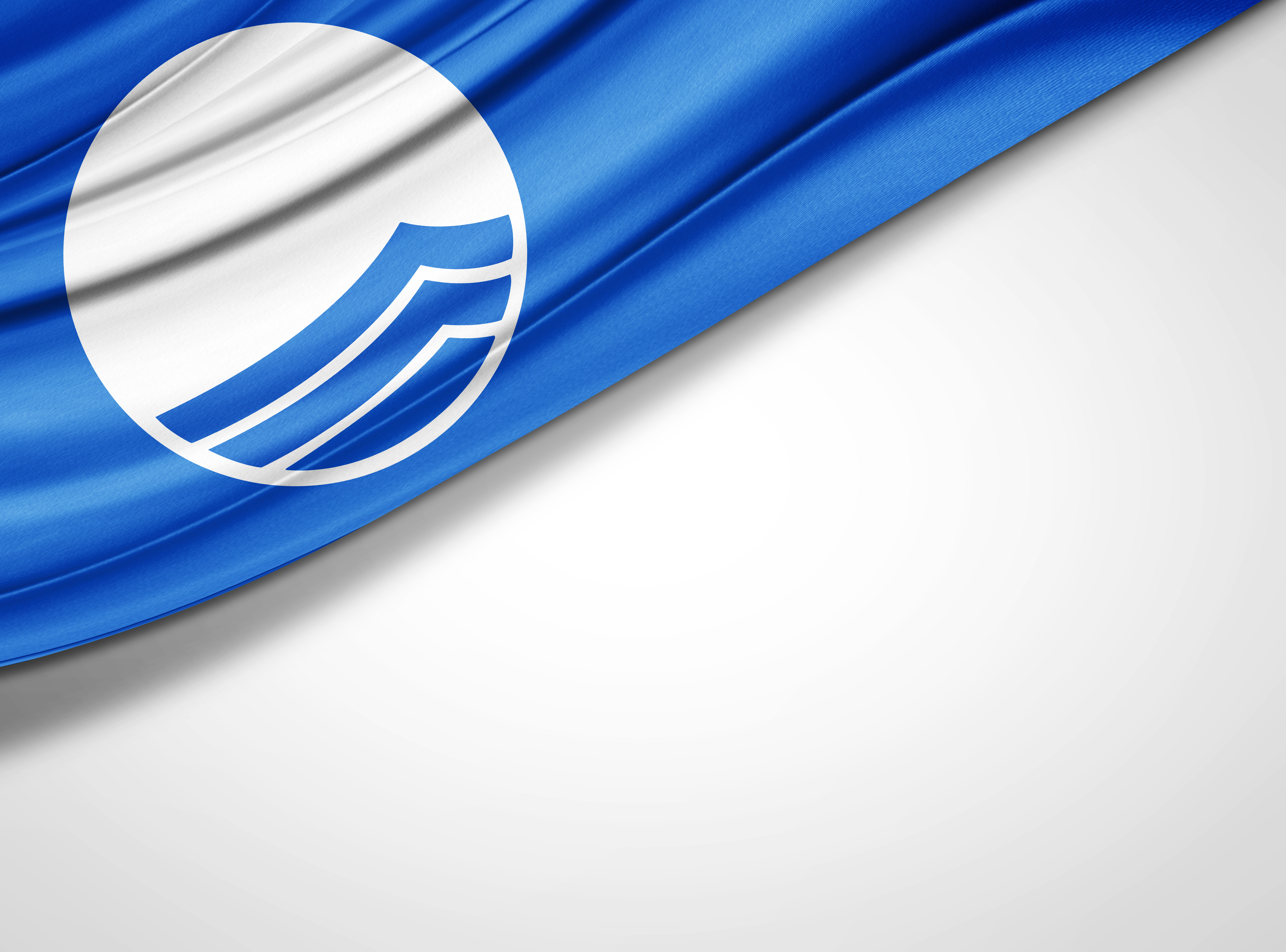 Blue Flags 2025: Halkidiki Takes the Lead – Which Beaches in Thessaloniki Made the List?'s photo